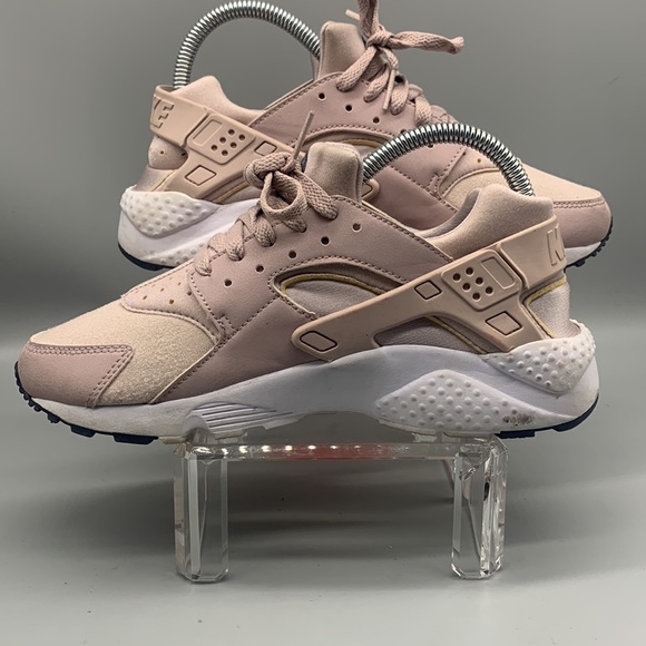 Nike Huarache Run SE "Prism Pink/White" Size 6.5 (8 Women) - Picture 2 of 6